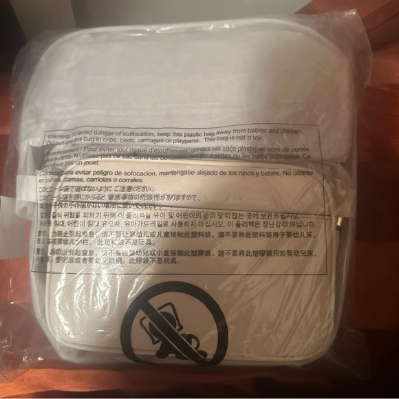 ❣️MK CROSSBODY❣️ - Picture 6 of 8